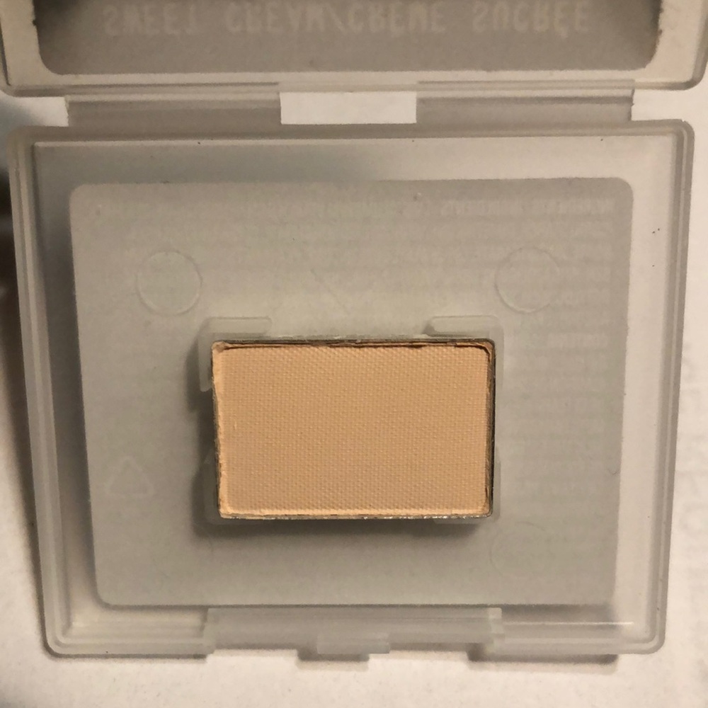 NIB- Mary Kay Mineral and Cream Eye Color. They are sold separately at $6 each. - Picture 11 of 13